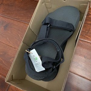 Black teva sandals size 8